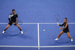 US Open Day 2: Alcaraz's Buzz Cut Divides Opinion, Venus Inspires at 45, and Tennis Legends Say Farewell