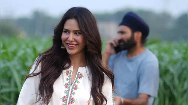 Sonam Bajwa's minimal yet radiant makeup