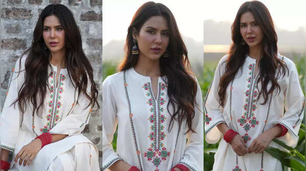 Sonam's accessories elevate her ethnic look