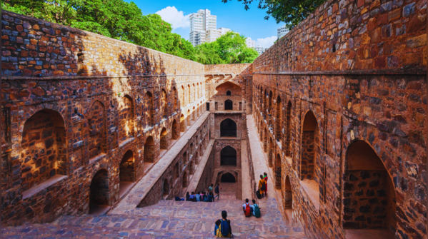 An overview of Agrasen Ki Baoli stepwell in Delhi