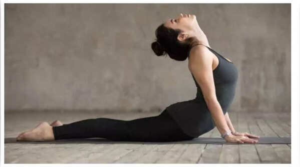 Bhujangasana pose to strengthen the heart
