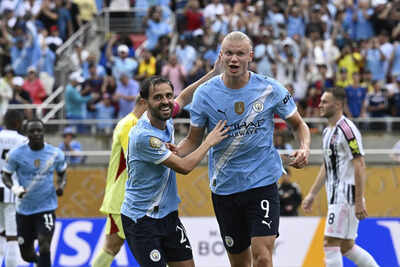 Erling Haaland and Bernardo Silva celebrate a goal for Manchester City.
