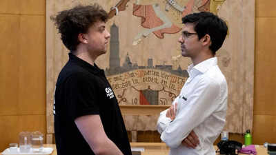 Anish Giri stands by Hans Niemann amidst cheating allegations.