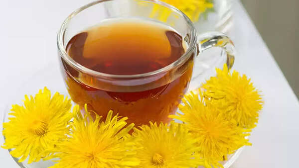 Detoxifying dandelion tea