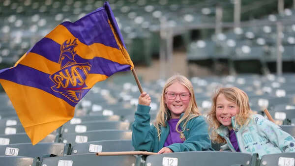 LAKR fans cheering